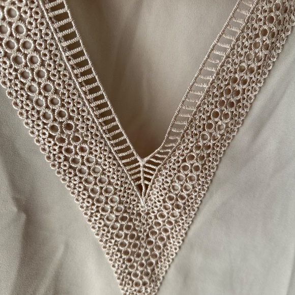 Cream & Gold V-Neck - Picture 5 of 5